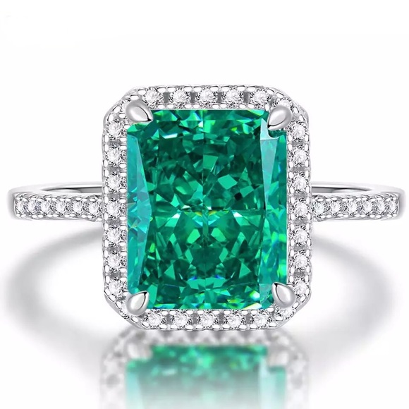 Neiman Marcus Jewelry - 3ct Green Garnet Ring